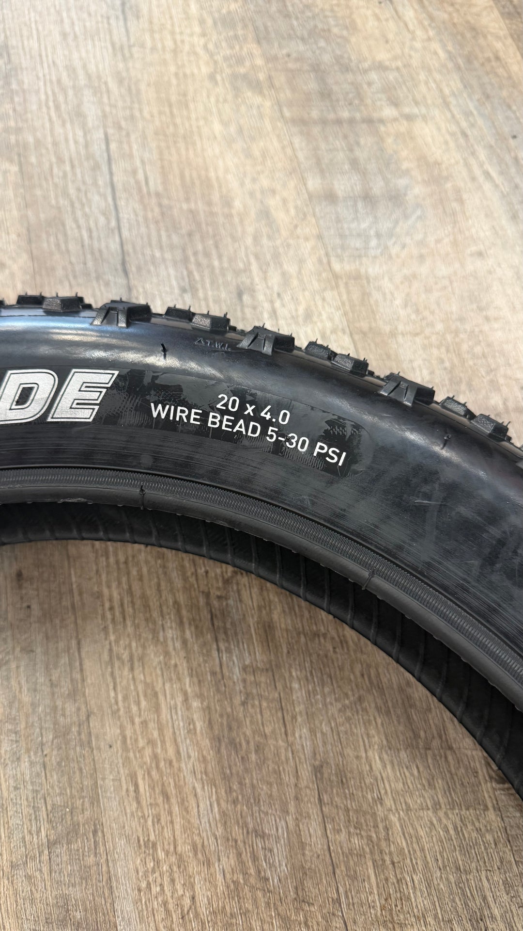 Kenda Krusade 20x4.0 Fat Tire – Wire Bead E-Bike Tire | 5–30 PSI | 20” Electric & Fat Bikes