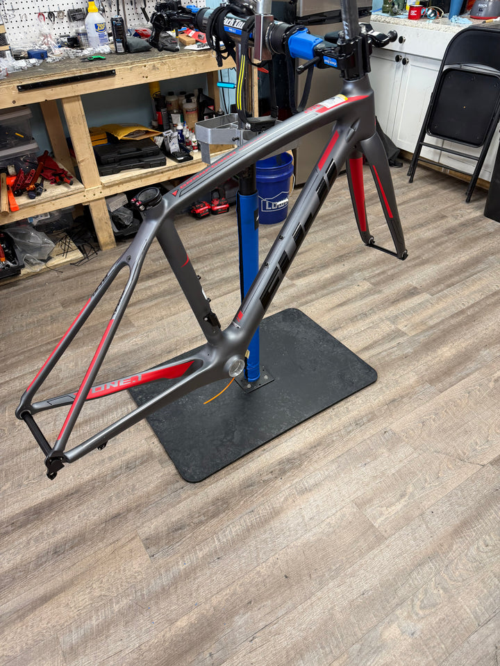 Fuji Gran Fondo Classico 1.1 Carbon Rim Brake Frameset – BB86 – QR – Clearance