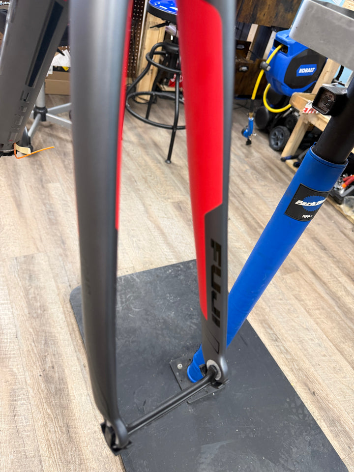 Fuji Gran Fondo Classico 1.1 Carbon Rim Brake Frameset – BB86 – QR – Clearance