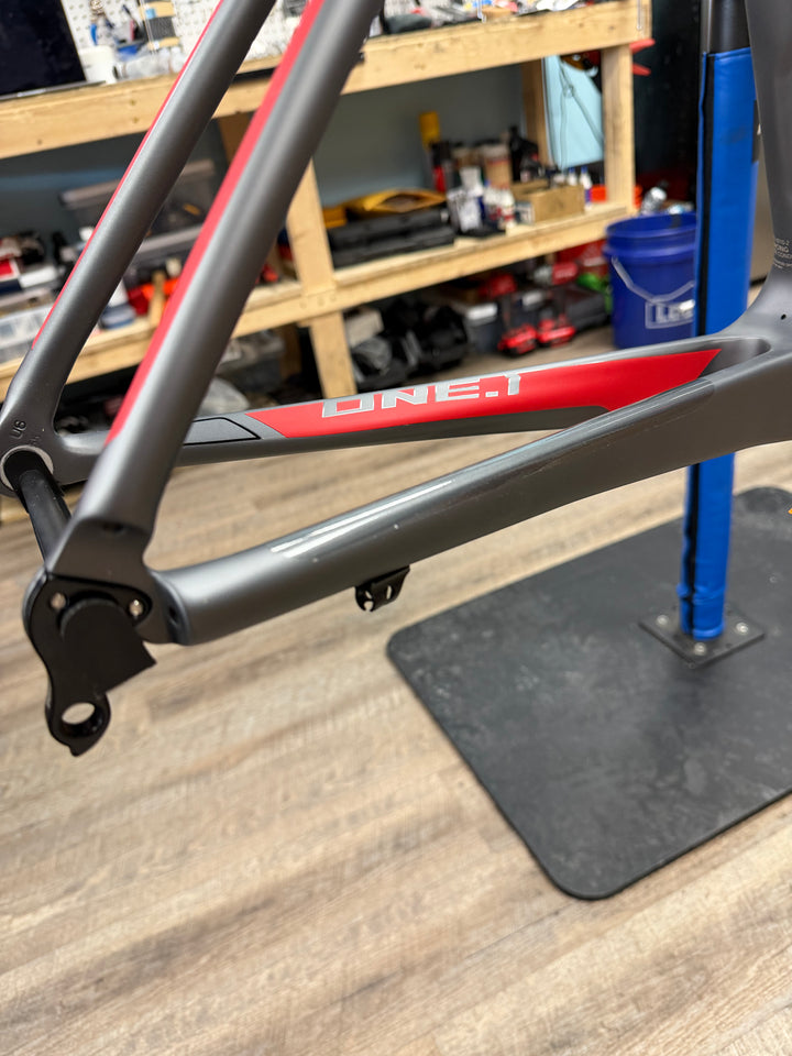 Fuji Gran Fondo Classico 1.1 Carbon Rim Brake Frameset – BB86 – QR – Clearance