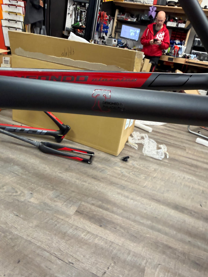 Fuji Gran Fondo Classico 1.1 Carbon Rim Brake Frameset – BB86 – QR – Clearance