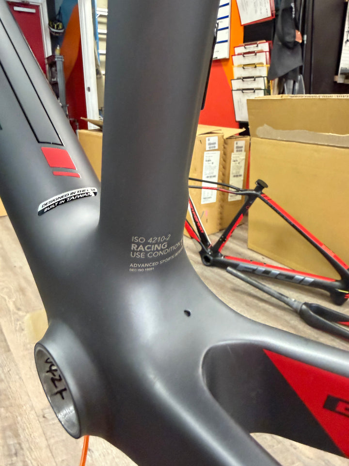 Fuji Gran Fondo Classico 1.1 Carbon Rim Brake Frameset – BB86 – QR – Clearance