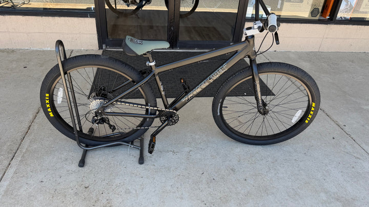 SE Bikes Savage Flyer 27.5” Bike Life Wheelie Bike