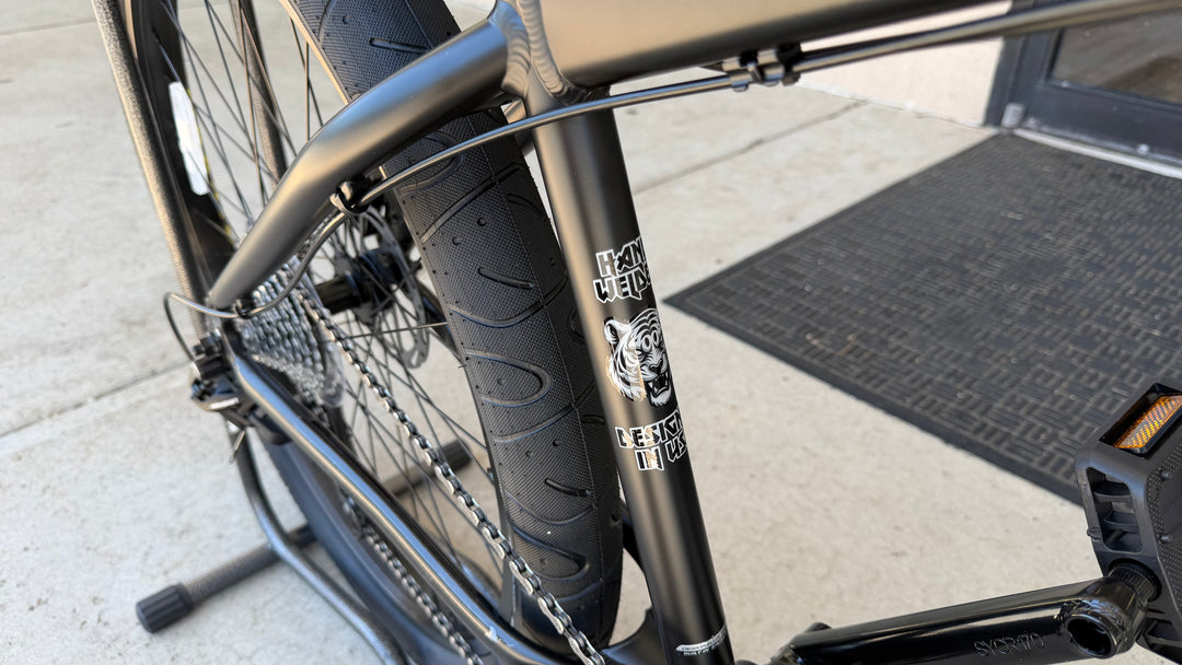 SE Bikes Savage Flyer 27.5” Bike Life Wheelie Bike