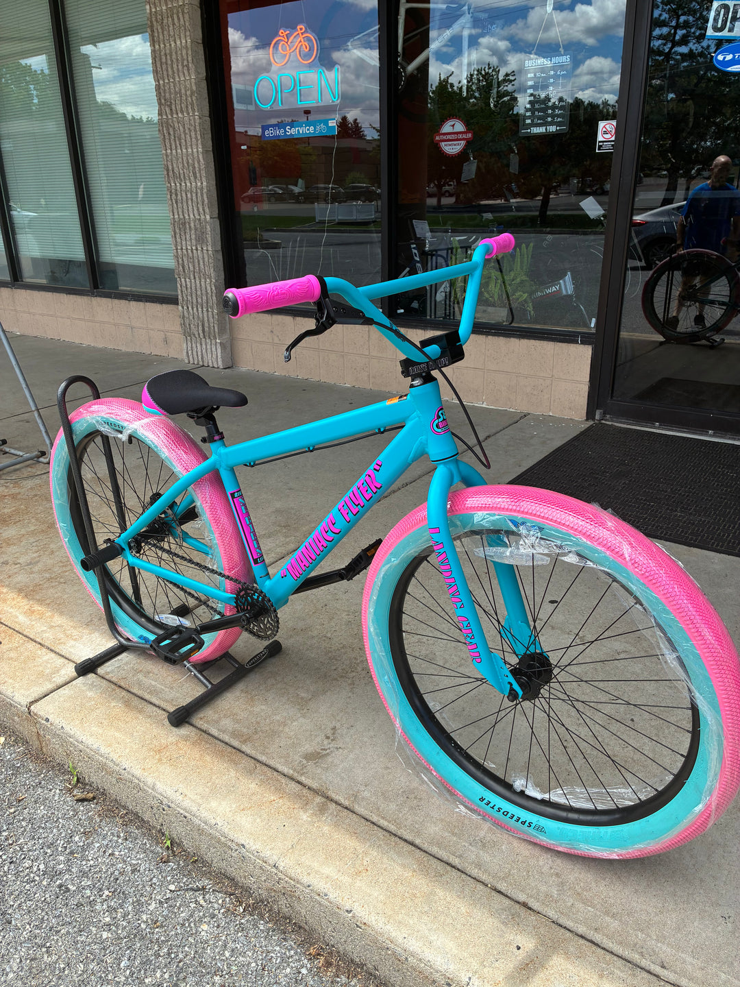 SE Bikes Maniacc Flyer 27.5+ Bike Life Wheelie Bike
