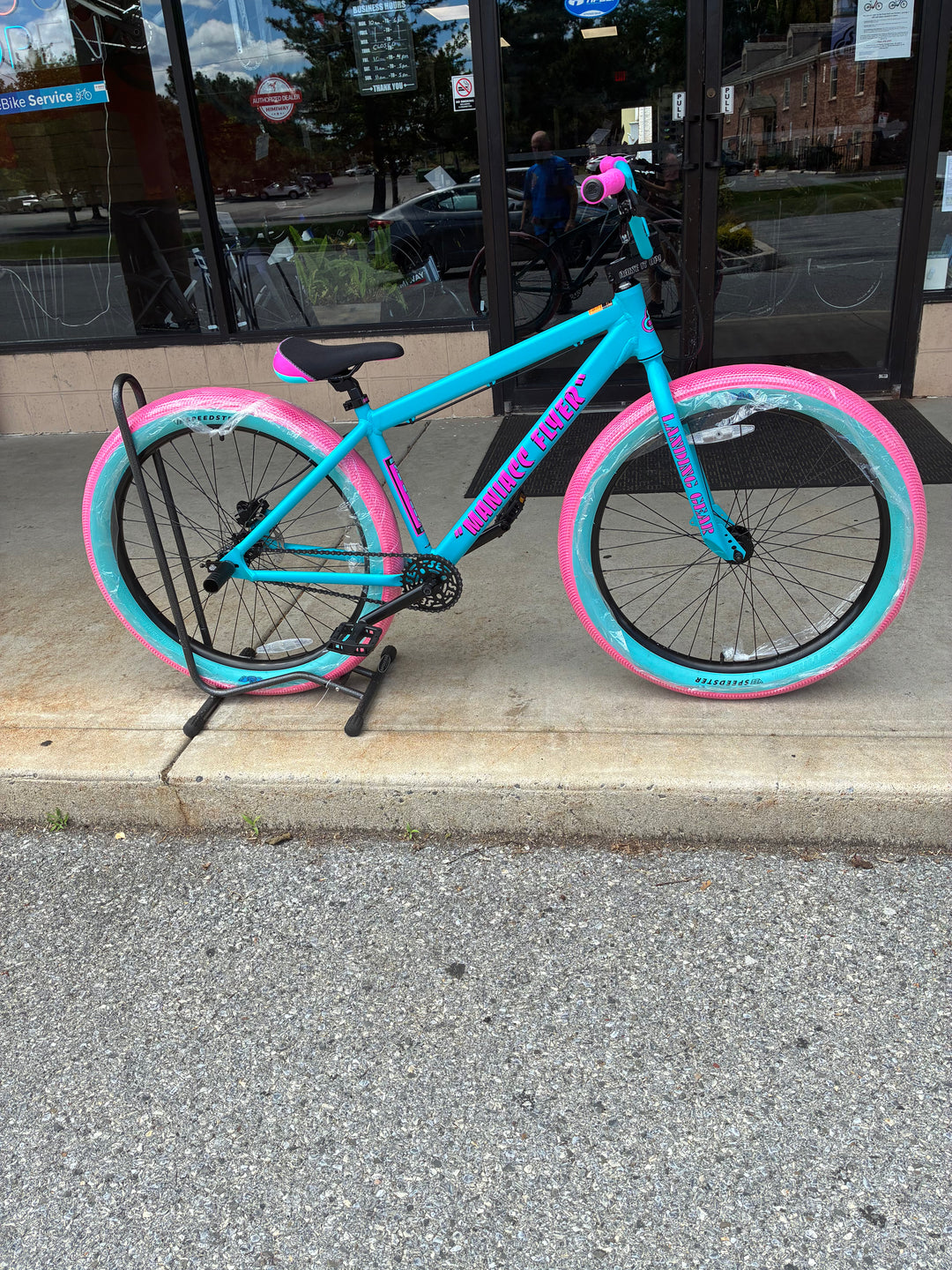 SE Bikes Maniacc Flyer 27.5+ Bike Life Wheelie Bike