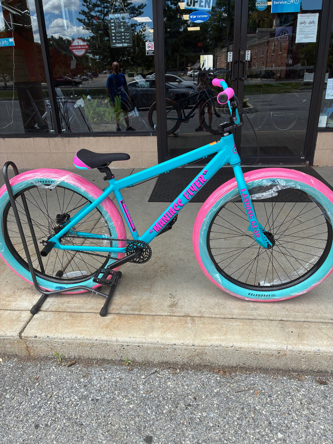 SE Bikes Maniacc Flyer 27.5+ Bike Life Wheelie Bike