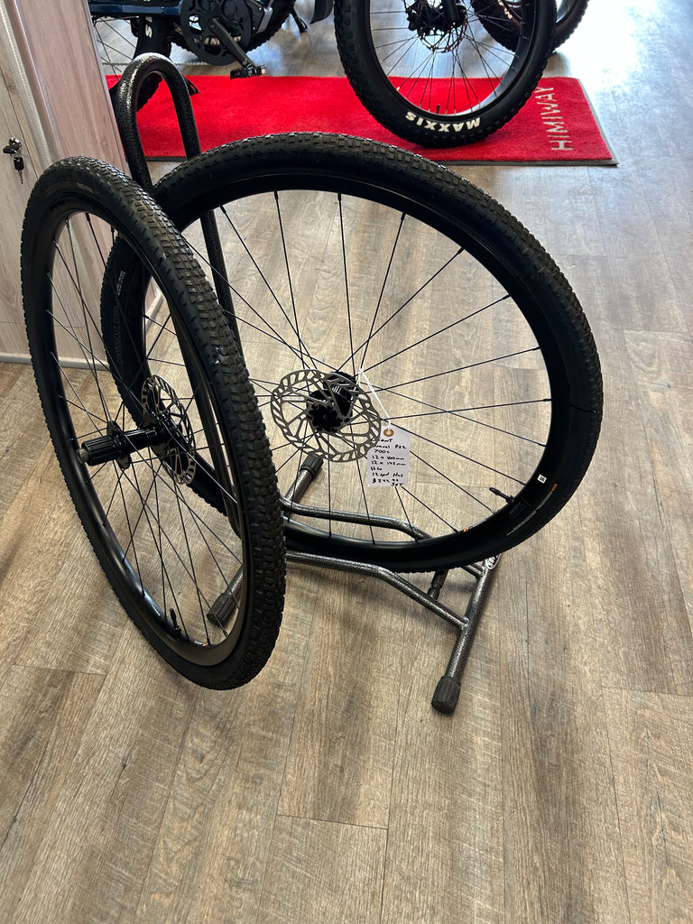 Giant PX2 Tubeless-Ready Alloy Wheelset – HG Freehub, 700c – Grava