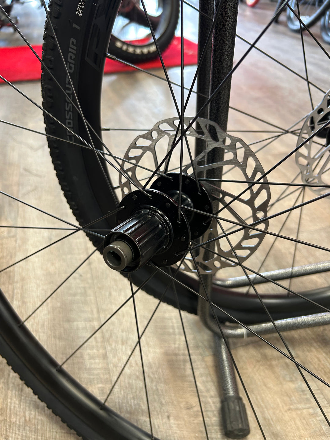 Giant PX2 Tubeless-Ready Alloy Wheelset – HG Freehub, 700c – Grava Giant PX2 Tubeless-Ready Alloy Wheelset – HG Freehub, 700c – Grava
