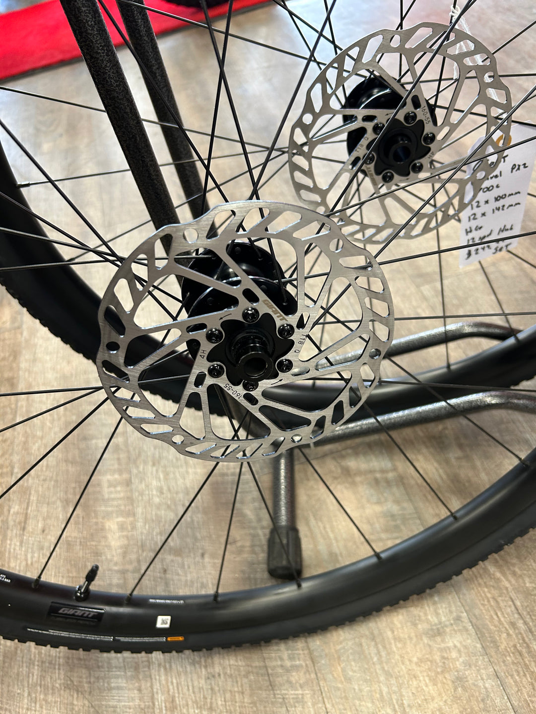 Giant PX2 Tubeless-Ready Alloy Wheelset – HG Freehub, 700c – Grava